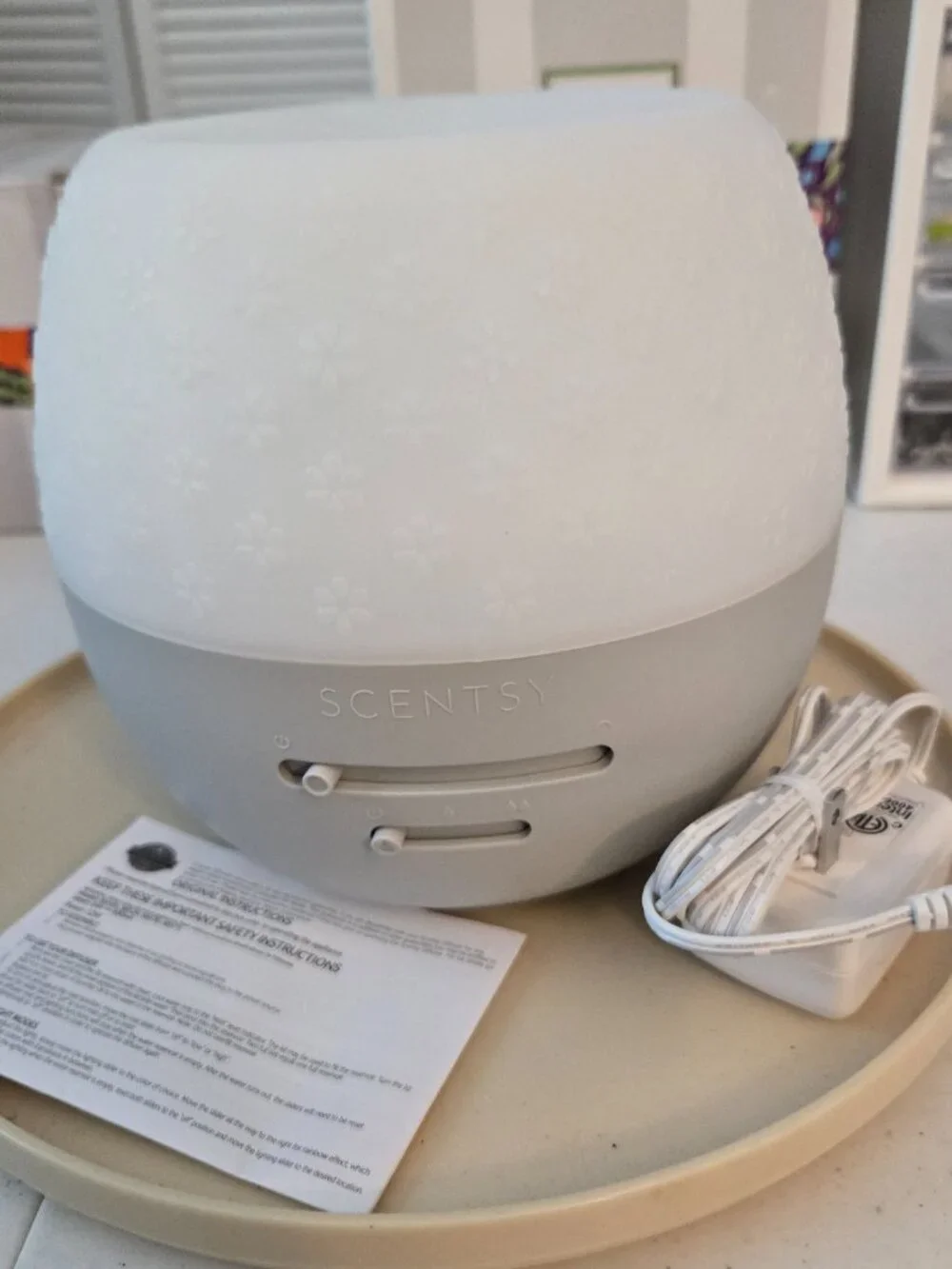Scentsy Fleur Gray Deluxe Oil Diffuser Floral White/Gray Plastic 58528